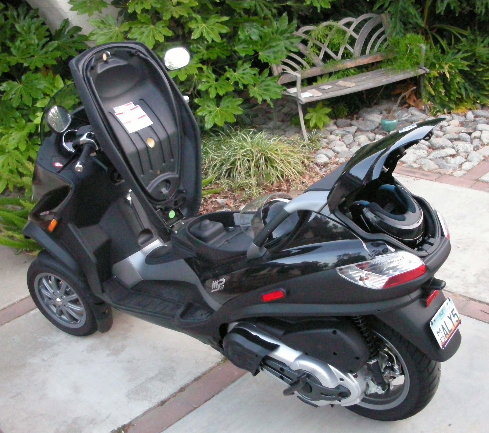 news bikes: Piaggio MP3 250cc
