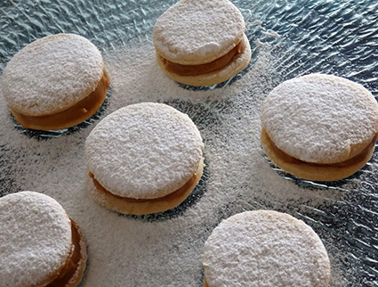 Alfajores rellenos de dulce de leche