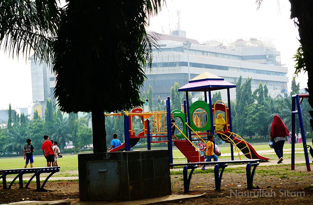 Tempat bermain anak-anak di Simpang Lima Semarang