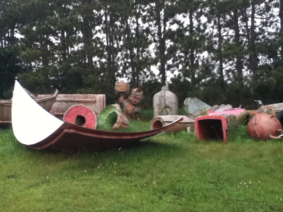 Wiscavenger Hunt Day 3, Sight 27 FAST Fiberglass Statue Mold Yard