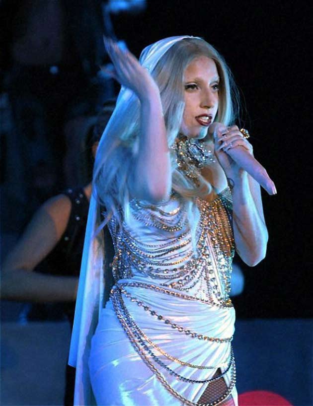 Lady-Gaga-performing-at-F1-Indian-Grand-