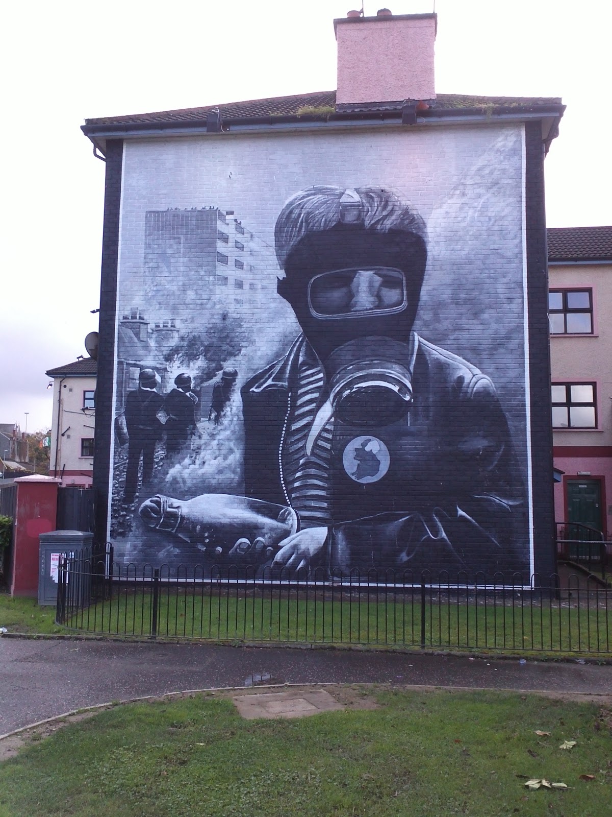 Minas Irland Blog: Free Derry Murals