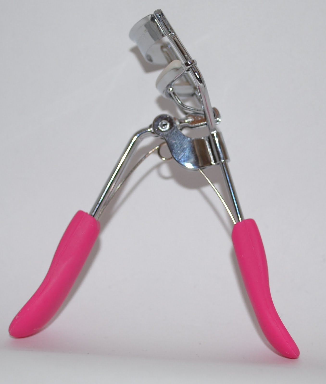 Beautifully Addicted To a Beauty Blog..... Models Own Eyelash Curler
