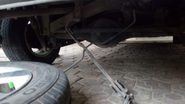Mengganti Ban Mobil Avanza Cara dan Tips Mengganti Ban Mobil Avanza yang bocor versi Pemula