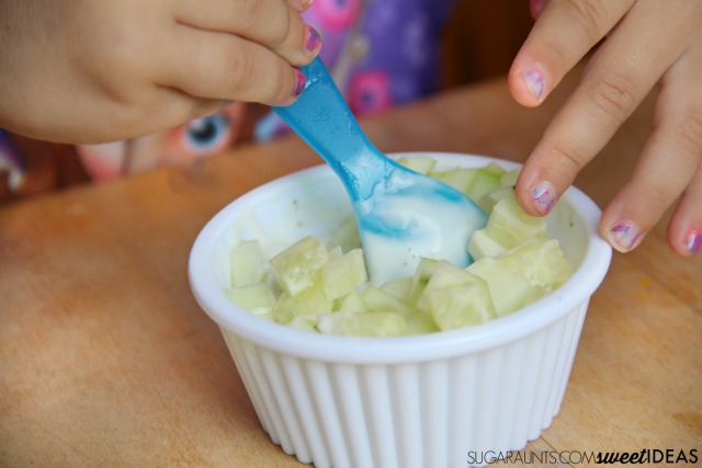 Cucumber ranch sauce to go with this Greek Turkey Burger Recipe, perfect for summer cooking and barbecues Cucumber ranch sauce to go with this Greek Turkey Burger Recipe, perfect for summer cooking and barbecues