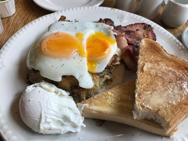 Moose & moonshine breakfast/ brunch spot review
