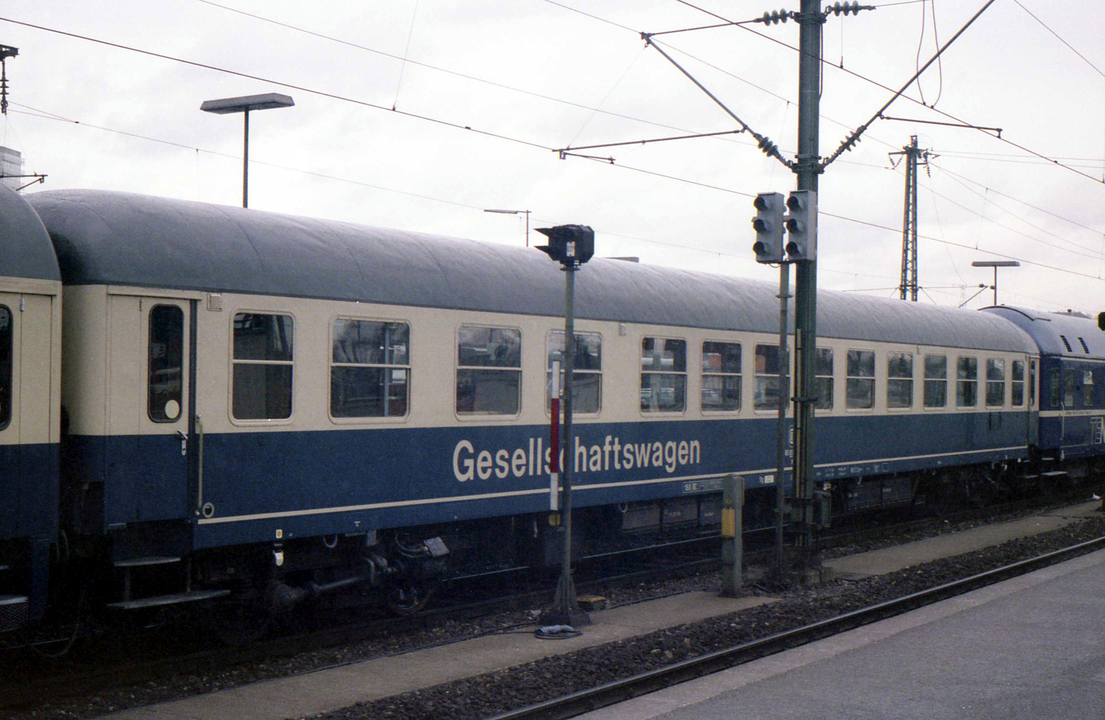 Die DB in Bildern 1966-1991: AD, ARD, WGm (Aussichtswagen, Barwagen ...