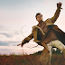 A primeira música solo de Harry Styles, "Sign Of The Times", soa como um clássico instantâneo