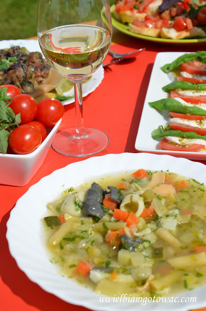 Minestrone (Włoska zupa z warzywami i makaronem)