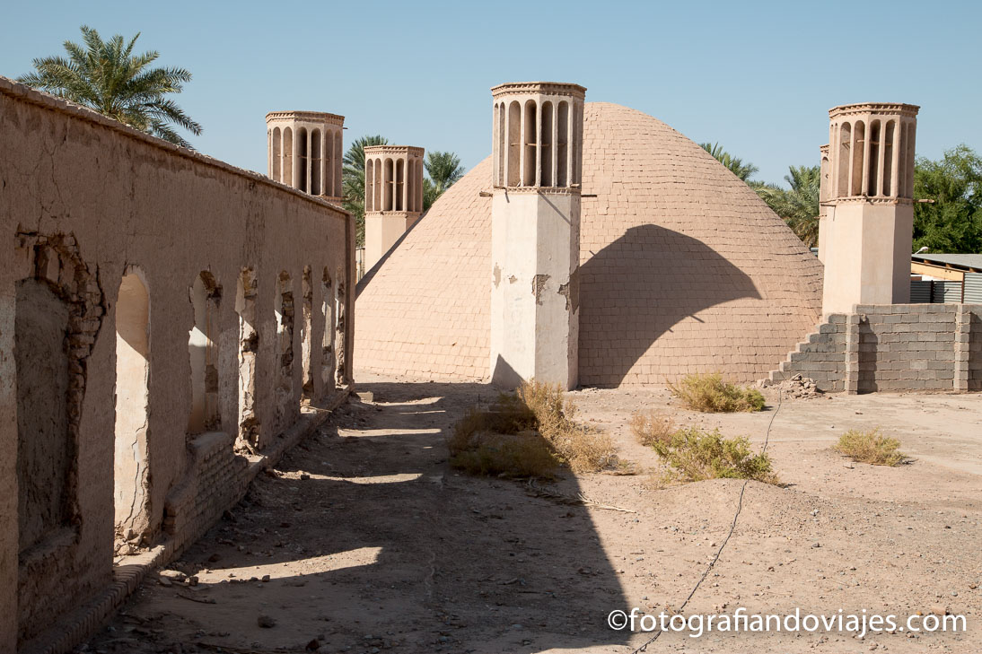 Badgirs en el desierto de Iran Badgirs o torres de ventilacion en el desierto de Iran