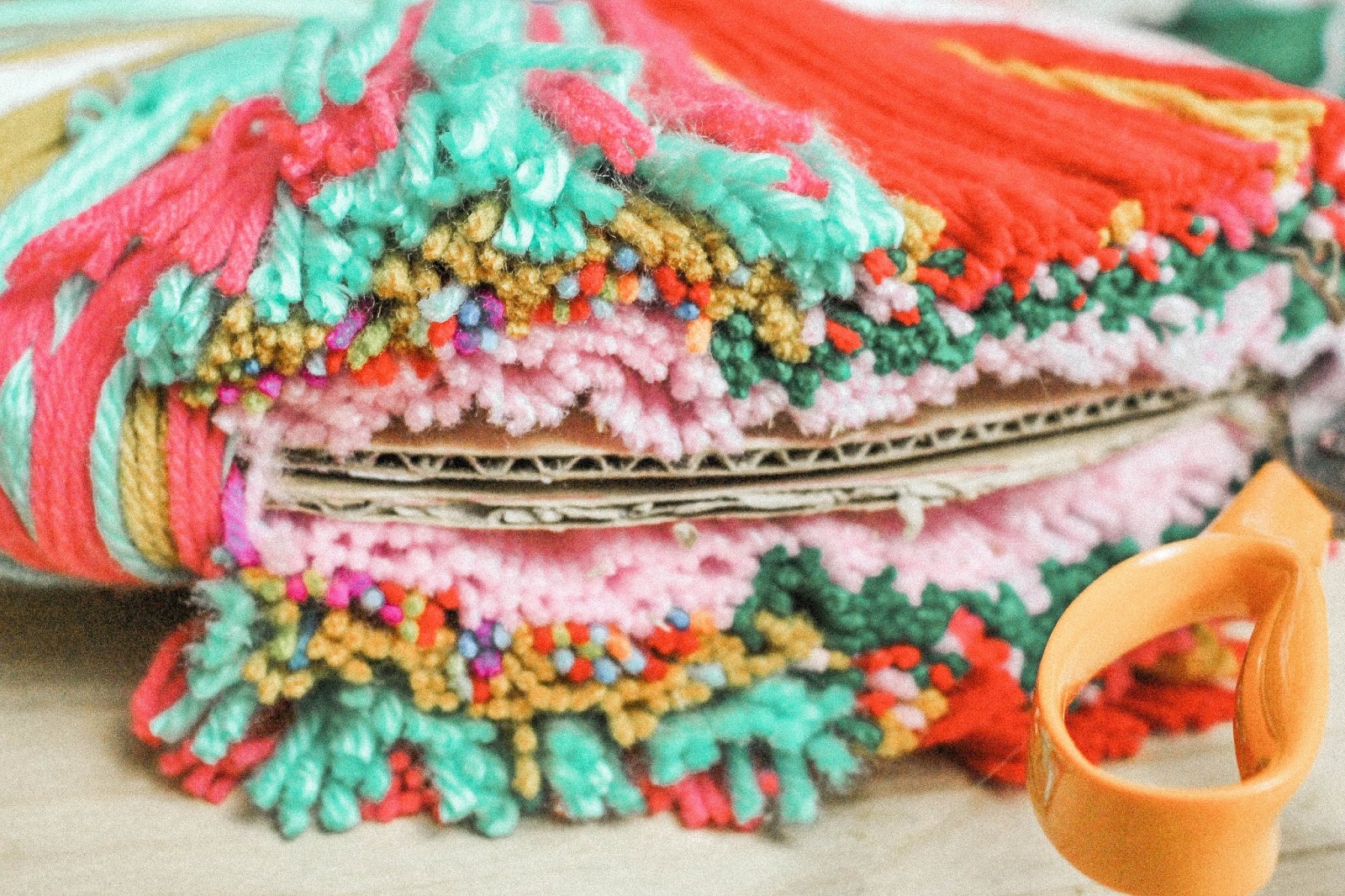 DIY Giant Pom Pom Tree Topper