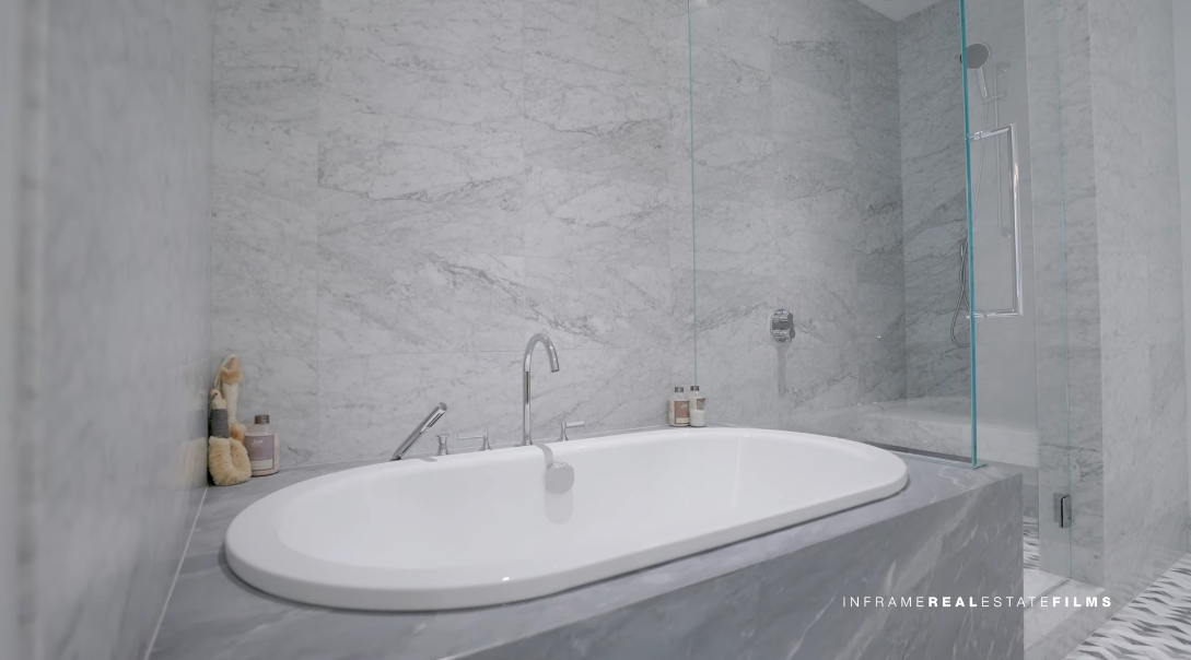 50 Interior Design Photos vs. 1633 Ontario St #1001, Vancouver, BC Luxury Penthouse Tour