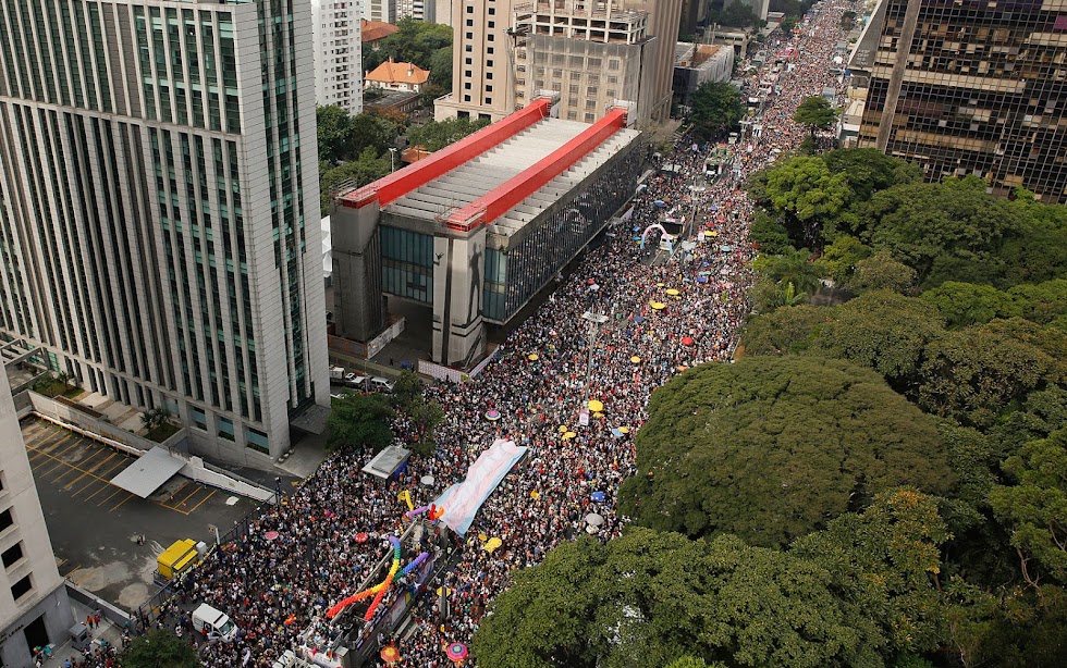 Parada do Orgulho LGBT reúne cerca de 3 milhões de pessoas em São Paulo Parada do Orgulho LGBT reúne cerca de 3 milhões de pessoas em São Paulo