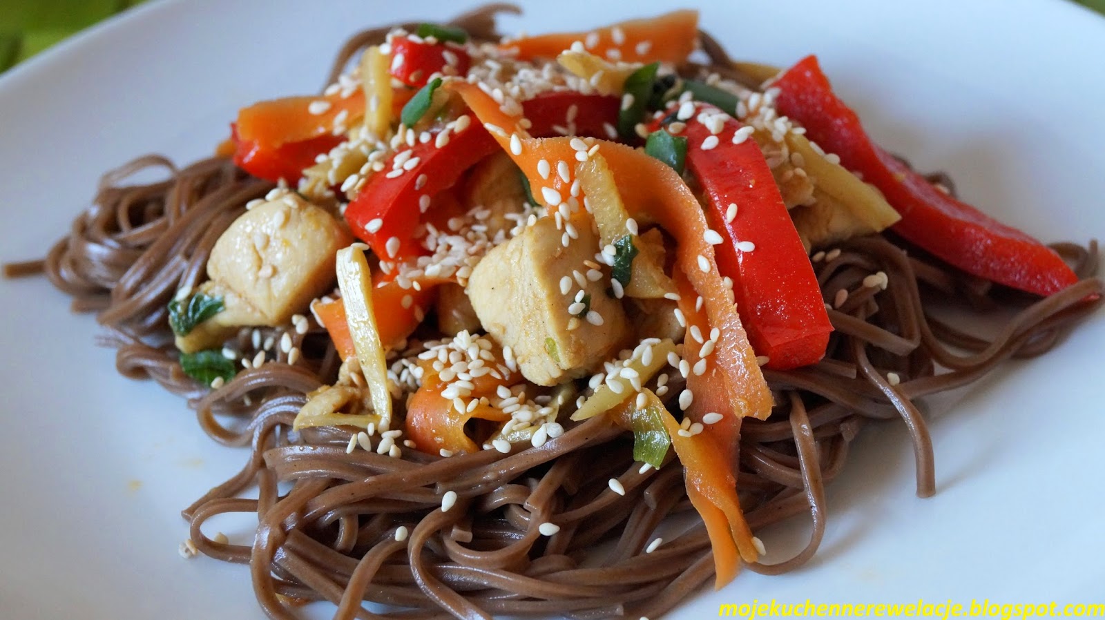 Moje Kuchenne Rewelacje Makaron soba z kurczakiem, warzywami i pędami