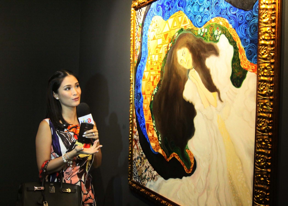 Heart Evangelista shows how it's done: Painting on an Hermes bag