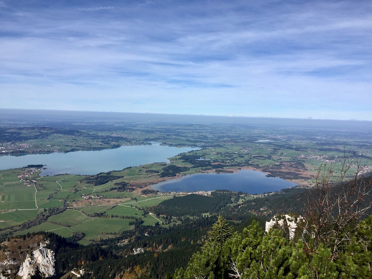Traumhafte Rundwanderung rund um Neuschwanstein und die Ammergauer Alpen Tegelberg Königsschlösser Wanderung Bayern - die Route gibts auf http://www.theblondelion.com/2017/10/allgau-wanderung-tegelberg-neuschwanstein-wandern.html