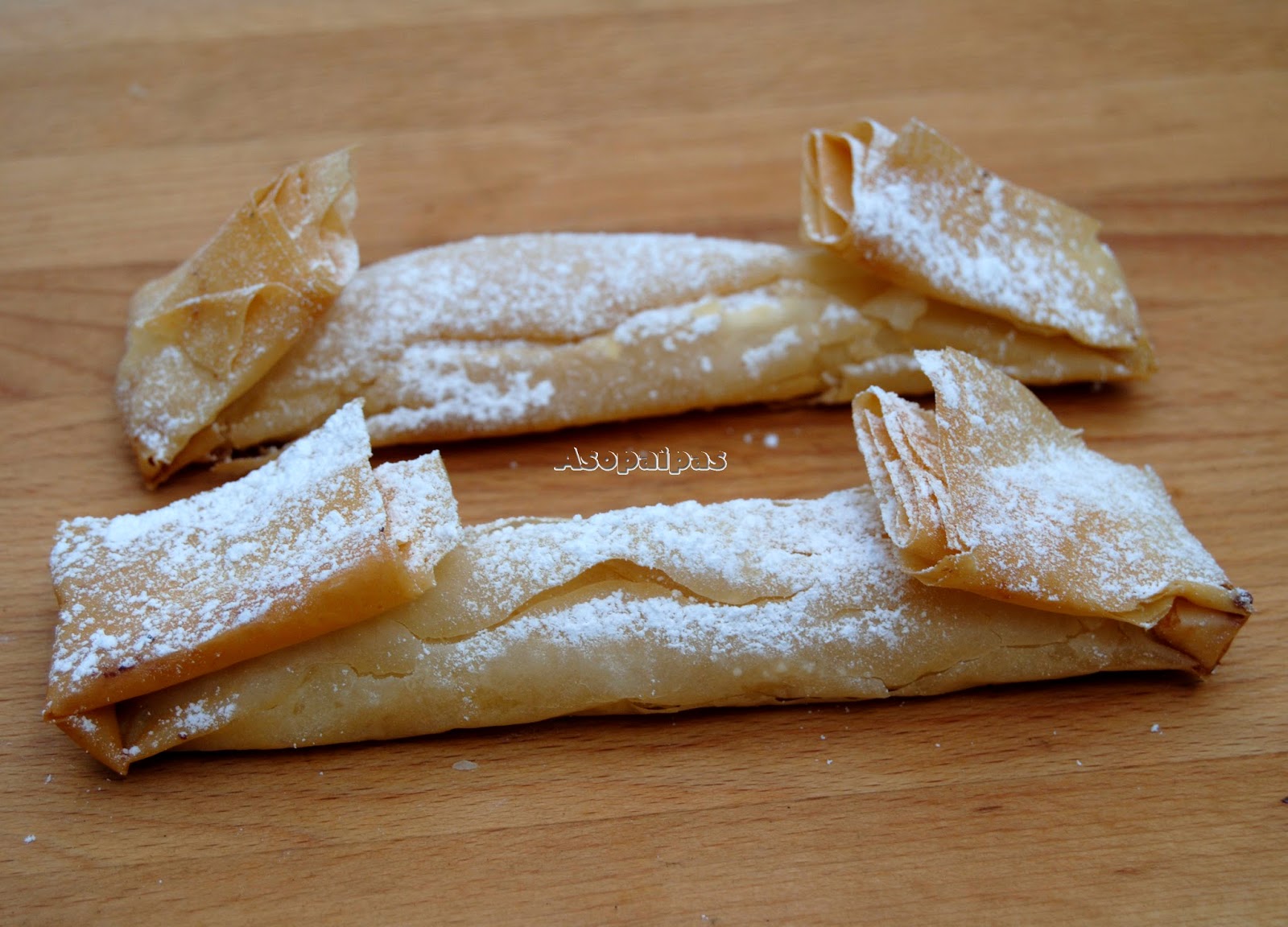 Pasteles de pasta filo rellenos de crema de yema