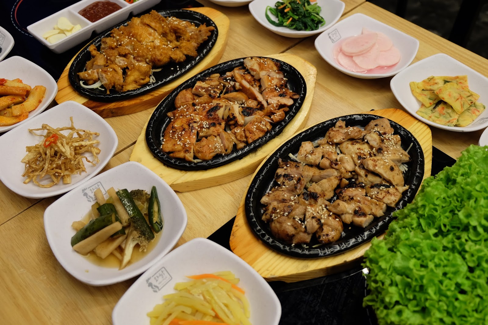 MAKAN DI RESTORAN HWA GA DAMANSARA PERDANA SEOLAHOLAH SEDANG MAKAN DI