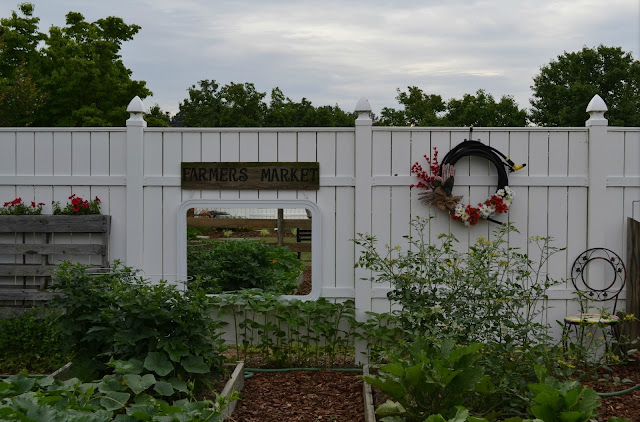 Box Garden, Outdoor Decorating, Signs, Wreath, Plants, Vegetables