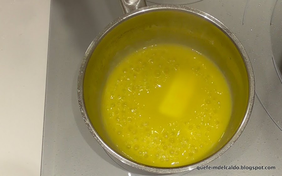 Jamoncitos de pavo confitados con cebollitas glaseadas