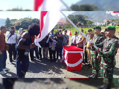 Yuni Wonda Pimpin Upacara Penerimaan 4 Mantan KSB Puncak Jaya ke Pangkuan NKRI Yuni Wonda Pimpin Upacara Penerimaan 4 Mantan KSB Puncak Jaya ke Pangkuan NKRI