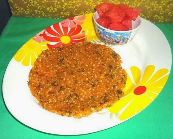 thalipeeth in a serving plate