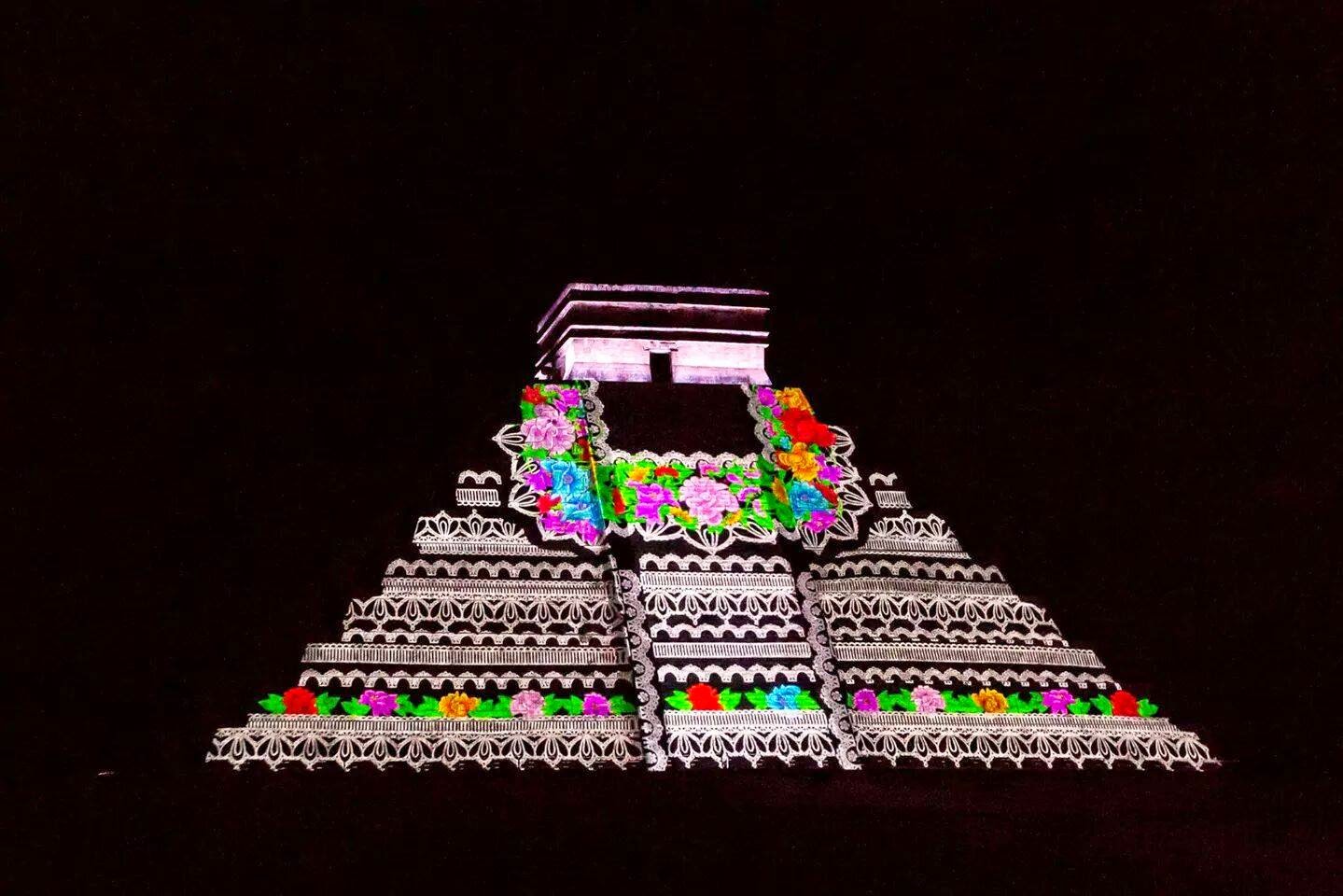Spectacular light show in Chichen Itza | The Roving Traveller.
