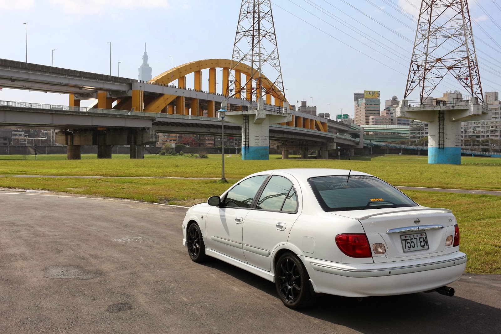 兜風歡樂時光: 2001 NISSAN SENTRA 180