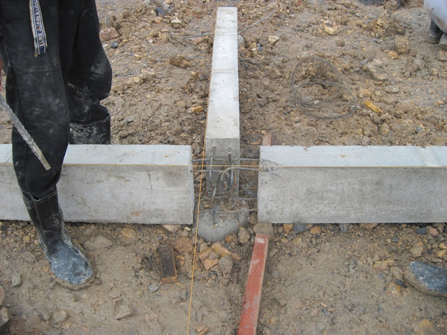 pemasangan sloof beton precast