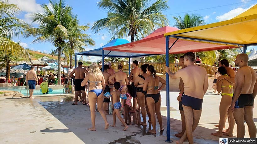 Fila para o rio lento no Minas Beach: parque aquático em Raul Soares Fila para o rio lento no Minas Beach: parque aquático em Raul Soares