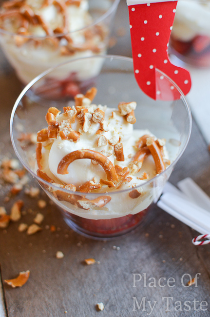 This Cream Cheese Mousse is so delicious. Super easy to make and so, so, so good! placeofmytaste.com #recipe #desserts