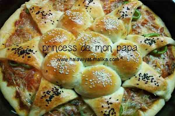 بيتزا هشة ورائعة بعجينة العشر دقائق