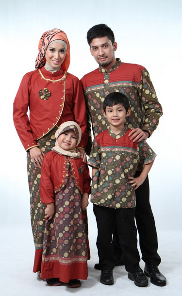 Model baju batik muslim sarimbit keluarga