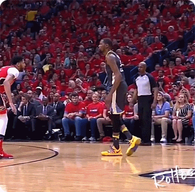 수비하는 앤서니 데이비스의 높이와 그걸 뚫는 듀란트.gif | 인스티즈