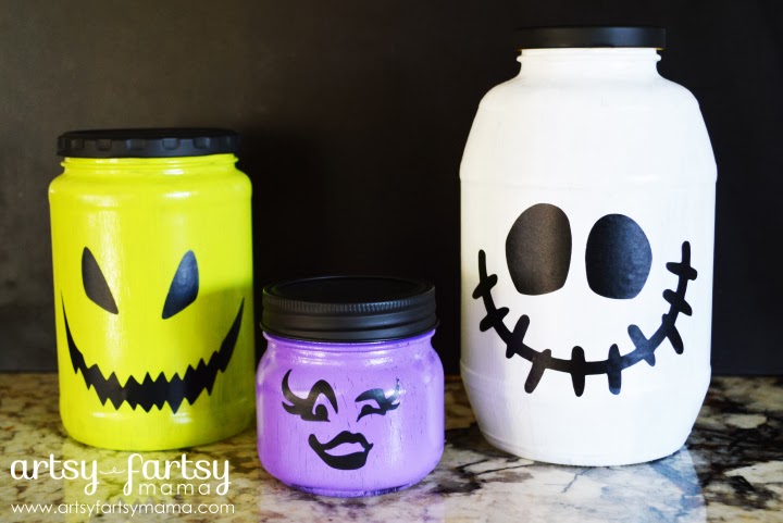 Kids Fun Halloween Jars at artsyfartsymama.com #kidscrafts #Halloween