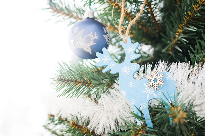 błękitno srebrne świąteczne dekoracje