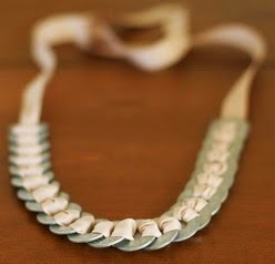 http://www.home-kids.com/2014/11/diy-bisuteria-para-regalar.html