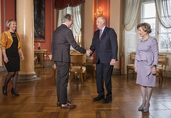 King Harald and Queen Sonja hosted a reception at the Royal Palace for recipients of the King’s Medal of Merit