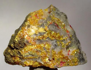 auripigmento e realgar em matrix de quartzo altamente tóxico auripigmento e realgar em matrix de quartzo altamente tóxico