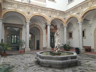 Il chiostro del Museo Archeologico A. Salinas Il chiostro del Museo Archeologico A. Salinas