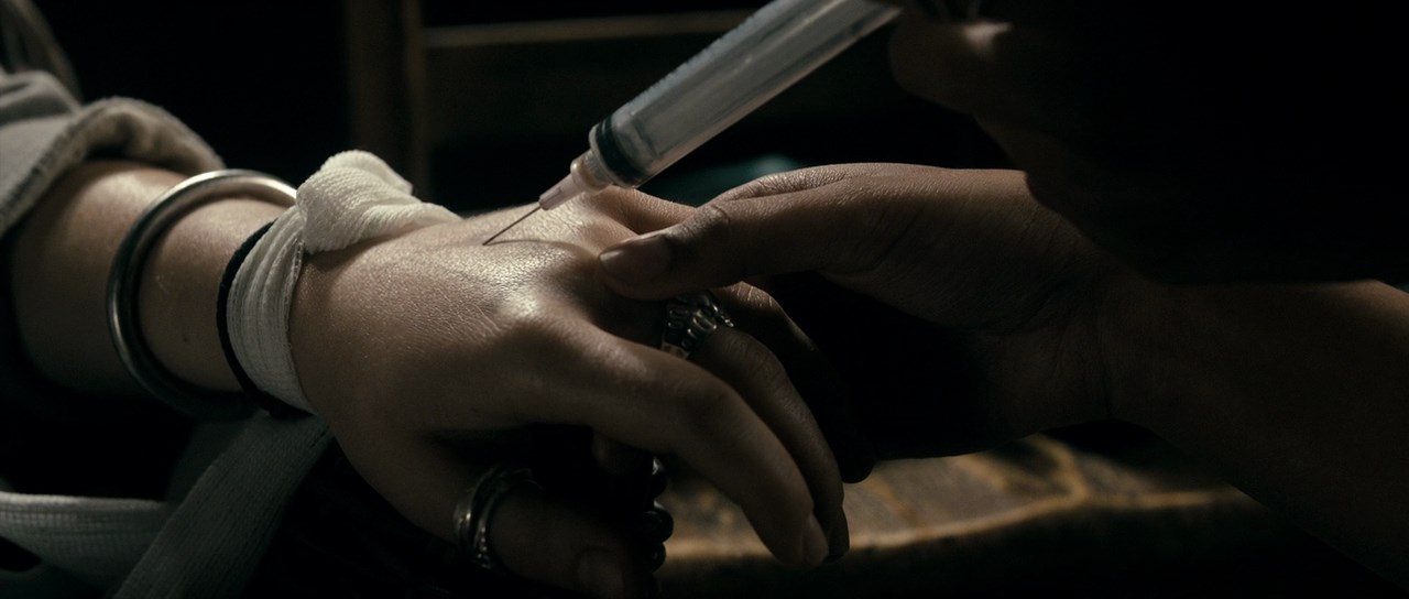Evil.Dead.2013.720p-LF-7.jpg