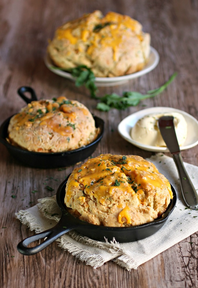 Recipe for individual skillet soda breads with cheddar cheese.