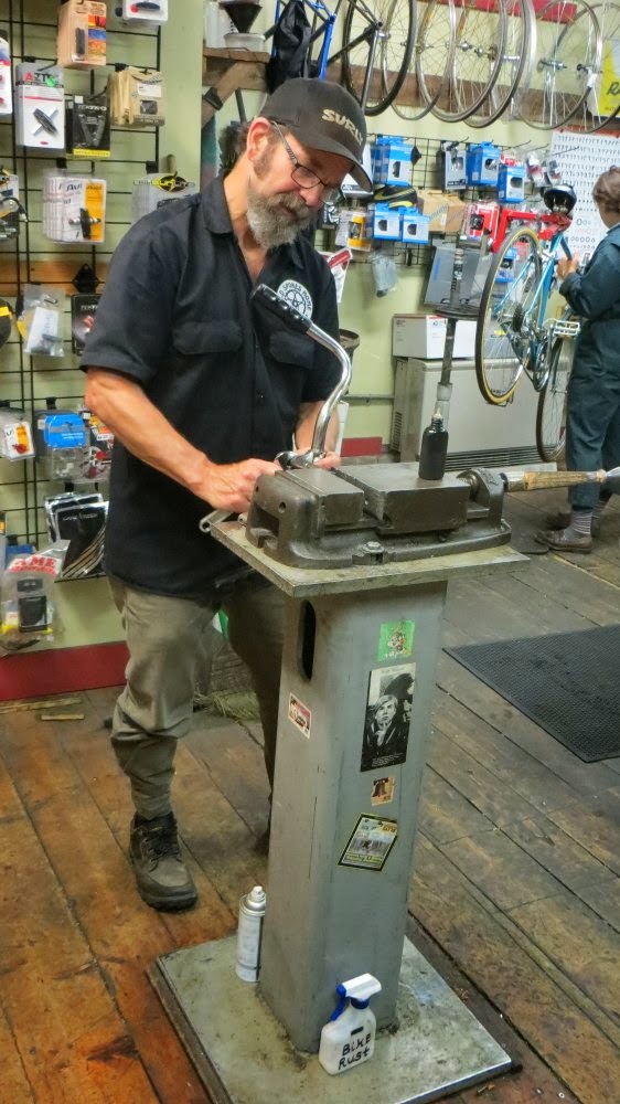 biciak Glenn Eames' Old Spokes Home in Burlington, Vermont