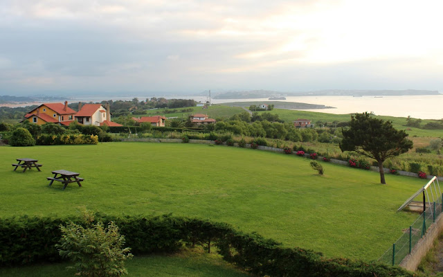 Ribamontán-al-Mar-Cantabria Vistas a la bahía de Santander desde Langre. Hotel el Ribero de Langre. Cantabria