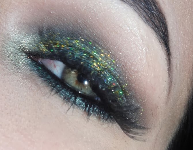 Maquiagem verde esmeralda com glitter Maquiagem verde esmeralda com glitter