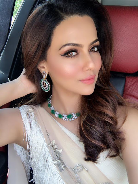 Gorgeous Sana Khan in Reeti Arneja and Jewellery by MiRA by Radhika Jain for an event in Mumbai. Gorgeous Sana Khan in Reeti Arneja and Jewellery by MiRA by Radhika Jain for an event in Mumbai.