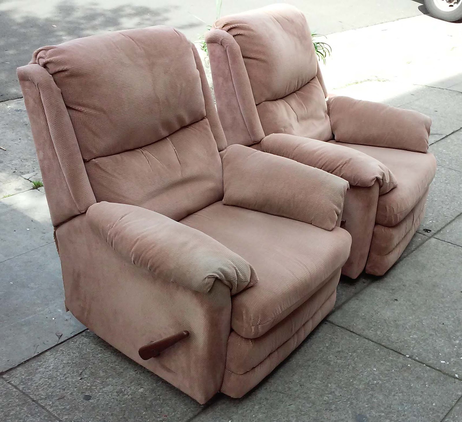 UHURU FURNITURE & COLLECTIBLES SOLD **REDUCED** Cinnamon Lane