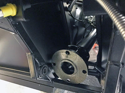 Handbrake cable and propshaft in transmission tunnel Handbrake cable and propshaft in transmission tunnel
