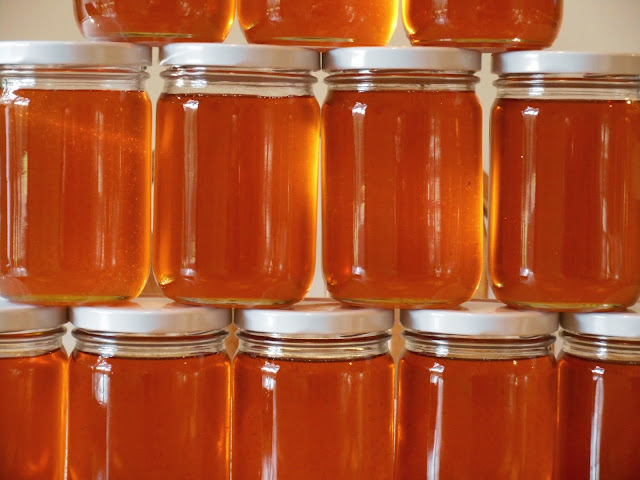 Αγοράστε μέλι μόνο από μελισσοκόμους: Και όταν μάθετε το γιατί, δεν θα σας αρέσει....