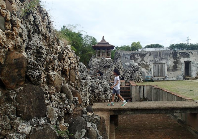 Jalan-Jalan Sore ke Gua Sunyaragi Cirebon goa sunyaragi